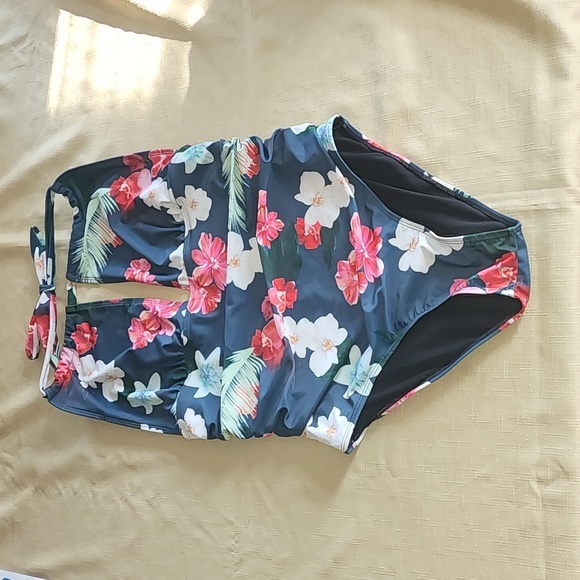 Other - Women's Floral swim‎ suit